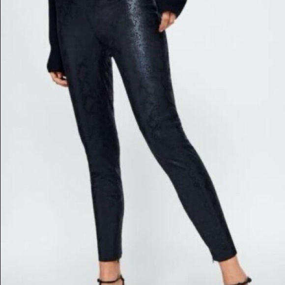 Faux Snake Skin Black Leggings - Picture 3 of 12
